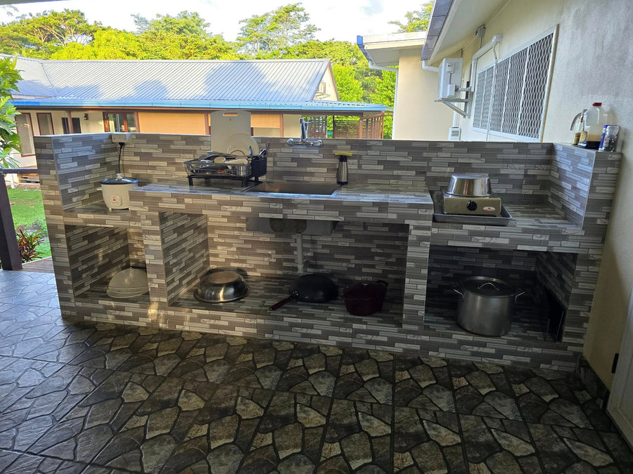 SOLD - ULULOLOA 2 Bedroom & 2 Bathroom house on 3\4 acre section.